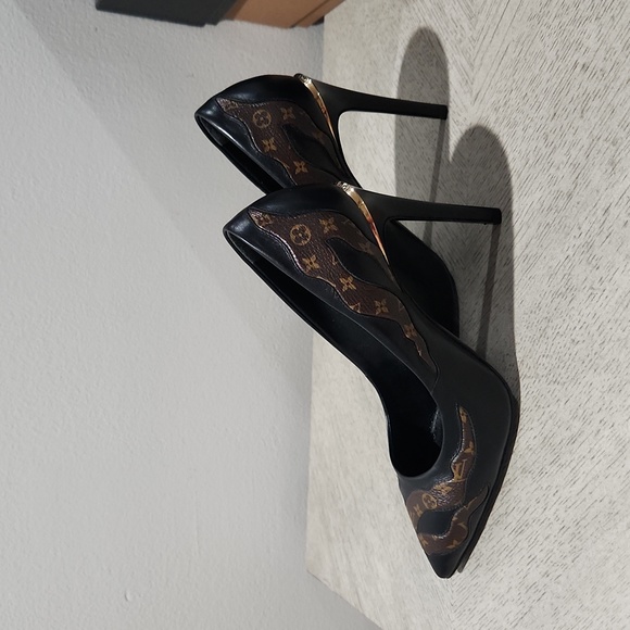 Louis Vuitton - Monogram Pumps - Picture 4 of 10